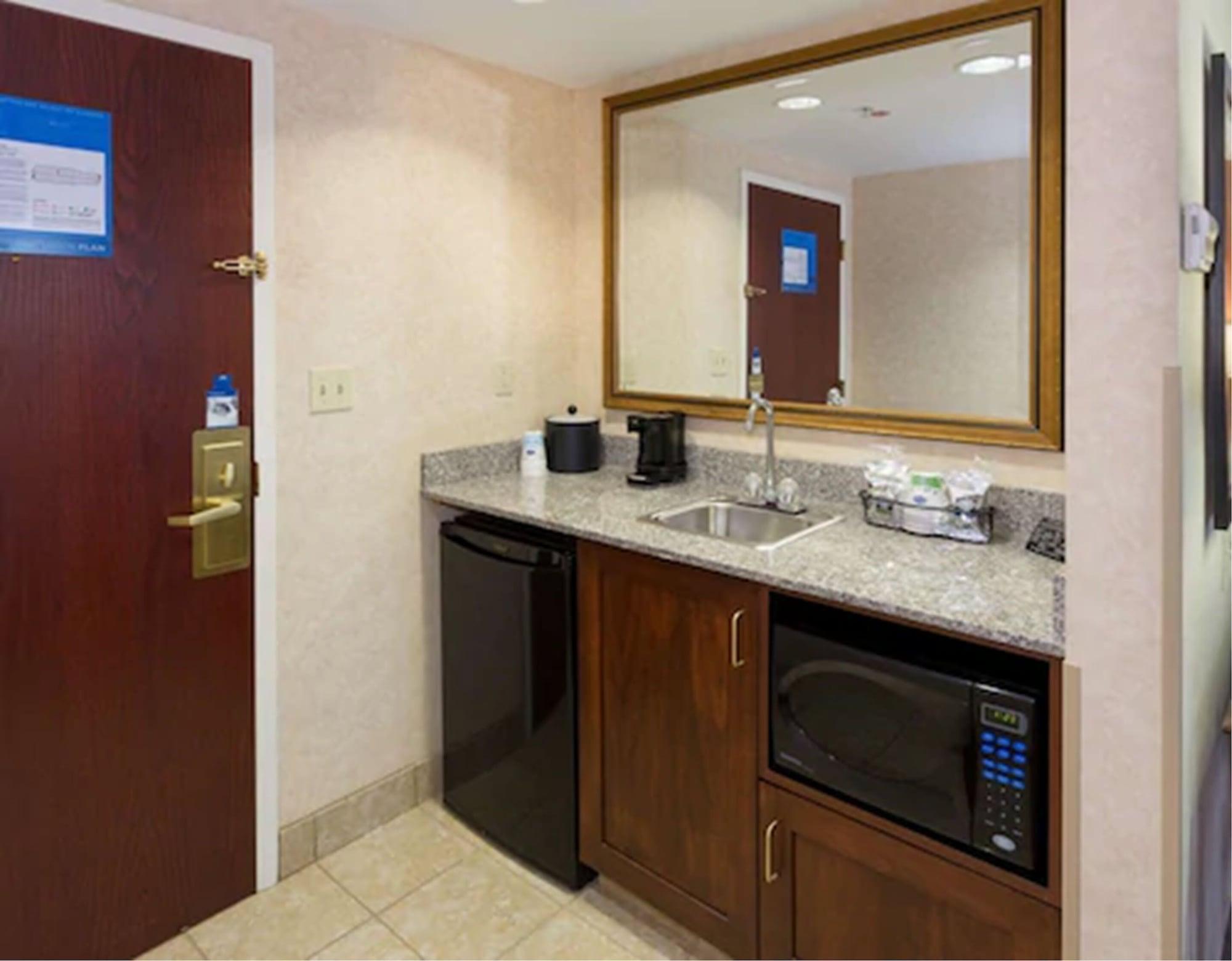 Hampton Inn & Suites Cleveland-Beachwood Zewnętrze zdjęcie